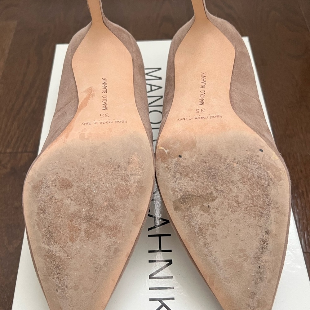 Manolo Blahnik BB90 Beige Suede Pointed Toe Pumps Taupe - Picture 4 of 7